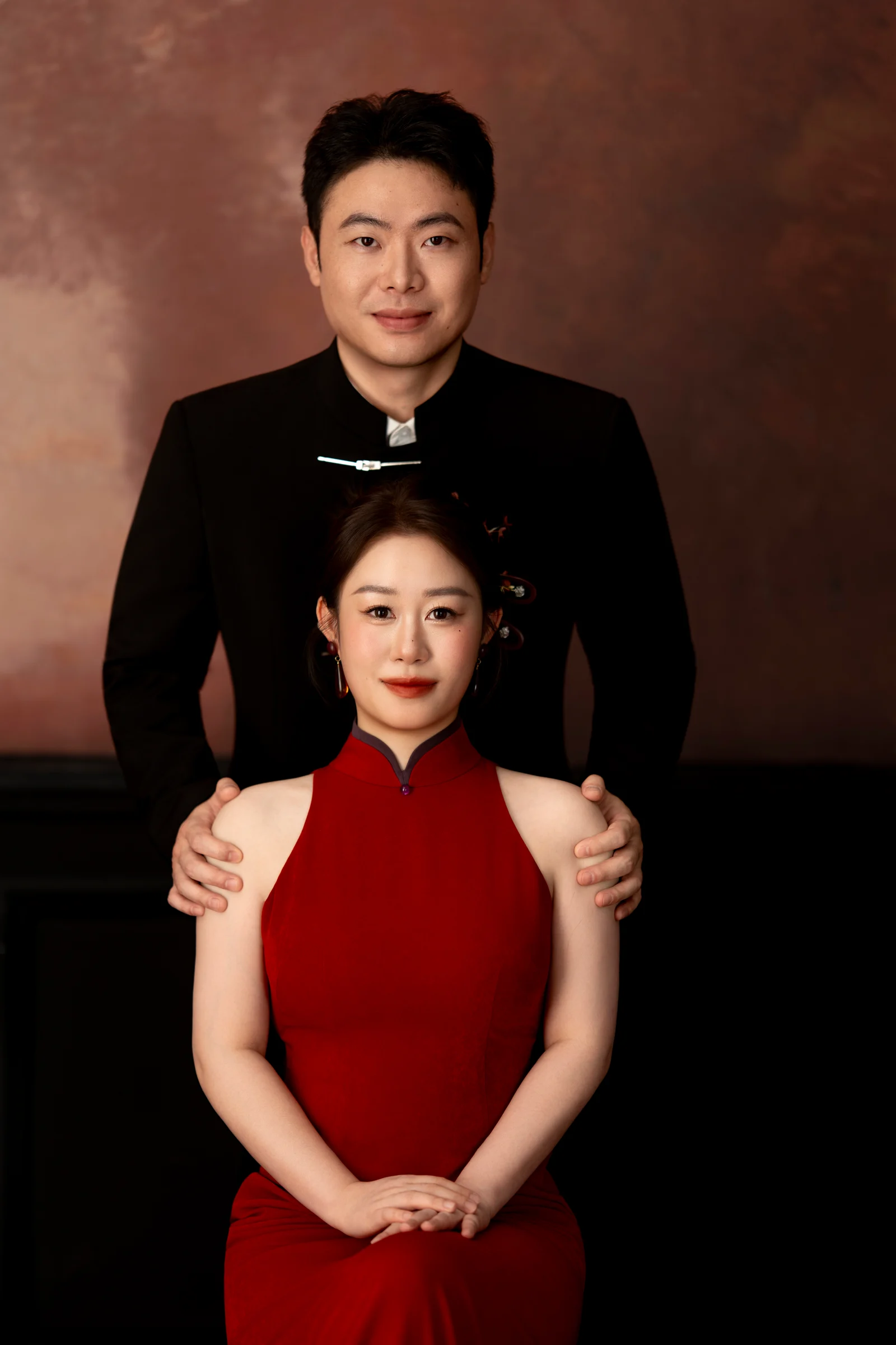 李易芳与聂磊磊的中式婚纱照